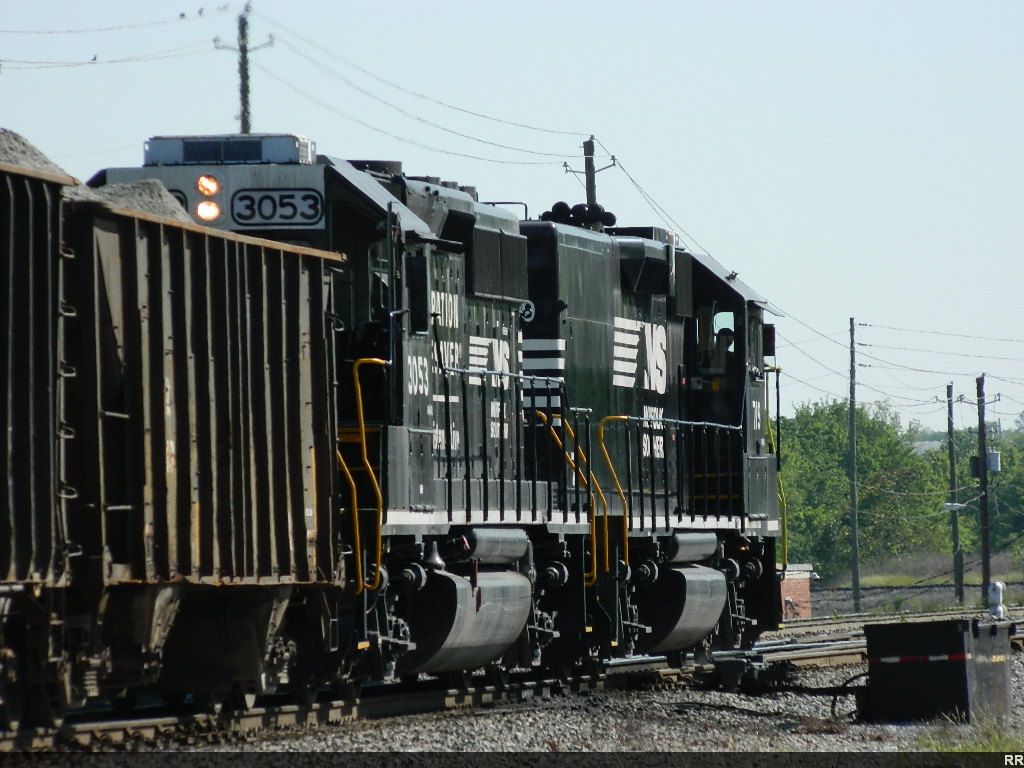 NS 719(RP-E4C) 3053(GP40-2)